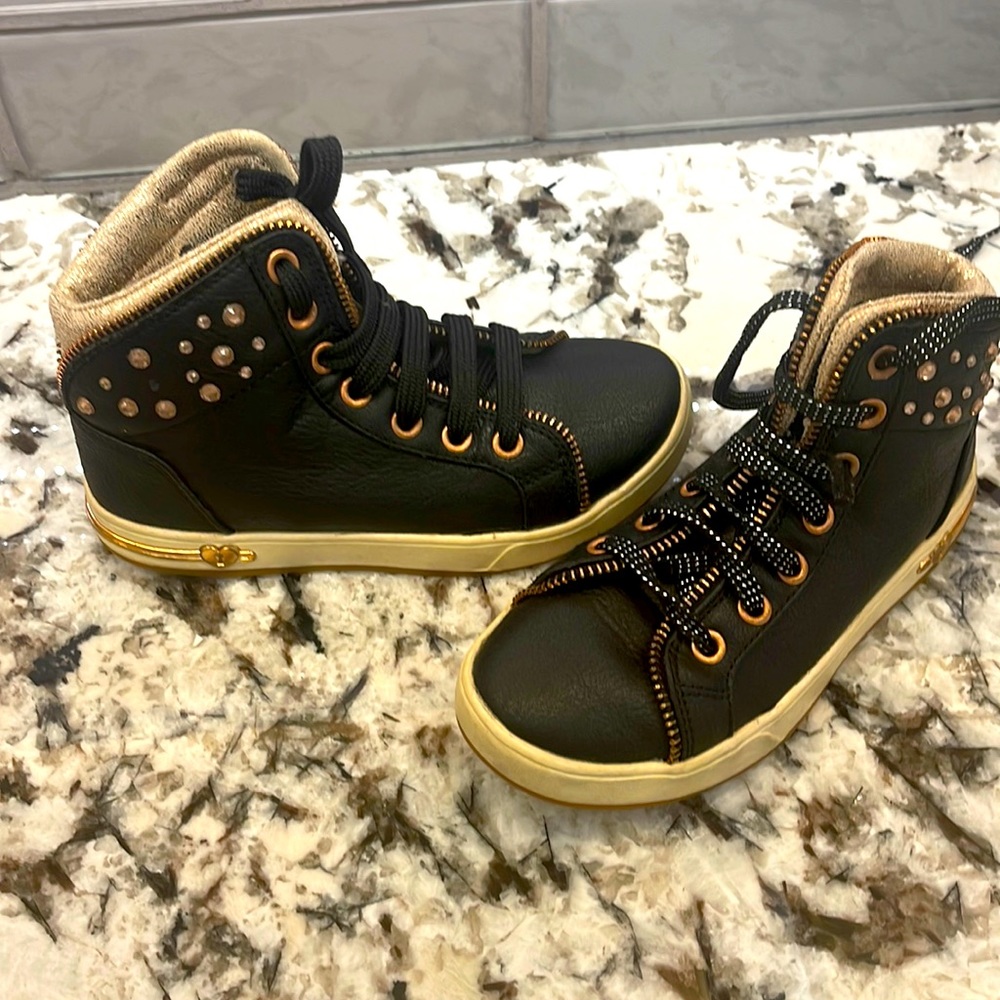 Sketchers shoe